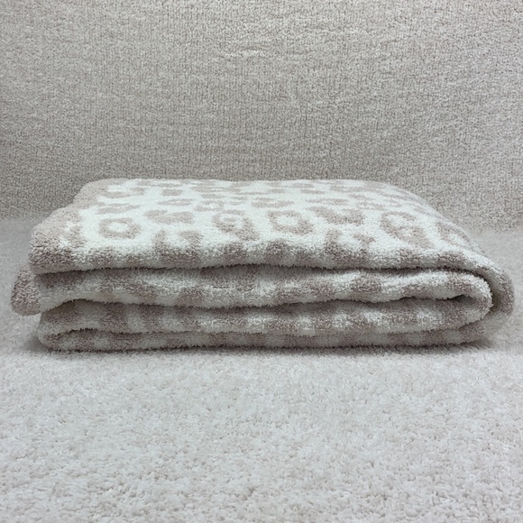 BAREFOOT DREAMS In the Wild Throw Blanket - Picture 4 of 4